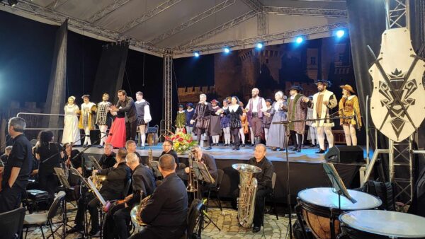 ”Rigoletto” de G. Verdi, un spectacol de operă magic, în decorul fastuos de la Castelul Corvinilor