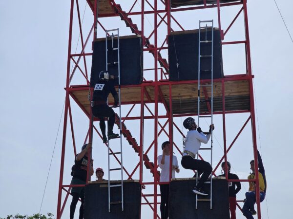 Pompierii de la ISU Bihor au câștigat Faza zonală a „Concursului serviciilor profesioniste pentru situaţii de urgenţă”