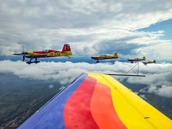 Show aviatic sâmbătă, 8 iulie, pe aerodromul din Deva