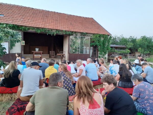 „10 la sat”, noul proiect teatral al verii propus de Cultură’n Șură