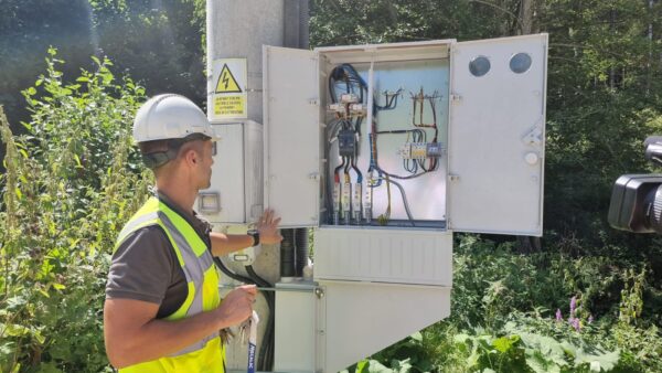 Zona turistică Nucșoara-Cârnic realimentată cu energie electrică printr-o investiție a CJH