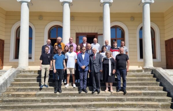 Întâlnire ”Sub semnul istoriei” cu academicianul Ioan Aurel Pop la General Berthelot