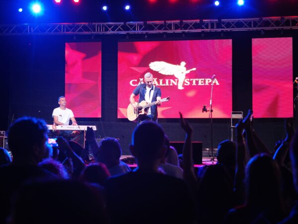 Cătălin Stepa, sărbătorit pe scenă la Barikada Folk Brezoi 2023