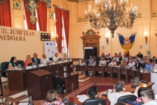 Caravana proiectelor europene prezentată de ADR Vest la Deva
