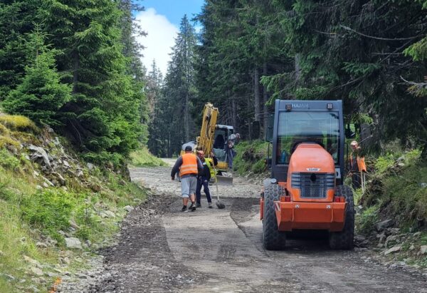 Se lucrează în Parâng, la modernizarea drumului spre Cabana ANEFS