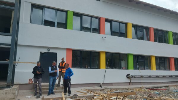 Cu investiții realizate din fonduri europene, liceele, școlile și grădinițele din municipiul Lupeni se aliniază cerințelor educaționale ale mileniului trei