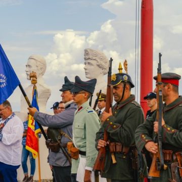 ”Prin Valea Jiului spre Marea Unire”, o nouă ediție a pelerinajului cultural-patriotic la Memorialul Eroilor de la Pasul Vîlcan