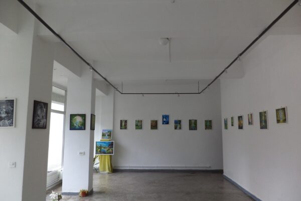 ”Trăiri în culoare”, expoziție personală a artistului Viliam Barabaşi la Galeria de artă din Lupeni