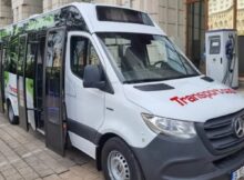 Încă 10 microbuze electrice vor ajunge în județul Hunedoara pentru transportul elevilor