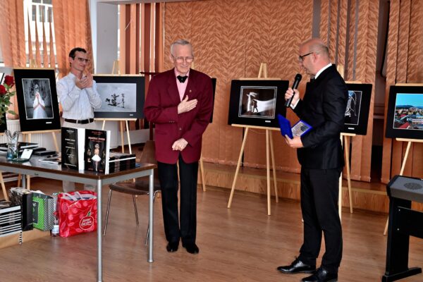 Respect, admirație și gratitudine pentru artistul fotograf Francisc Németh, ambasador al imaginii Văii Jiului, la 50 de ani de carieră în arta fotografică