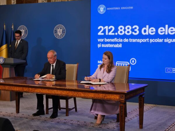 Județul Hunedoara a primit 30 de milioane de lei din PNRR pentru achiziția de microbuze electrice pentru elevi