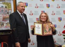 ”Mama Emia” – Paulina Popa, doamna poeziei hunedorene, sărbătorită la 70 de ani de viață dedicată culturii