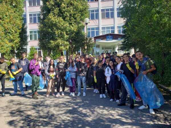 Ziua națională de curățenie a ajuns și la Petroșani