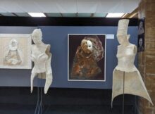 ”Textil – Teatral”, expoziție de artă textilă a Vilhelminei Kuron Bekesi la Teatrul ”I.D. Sîrbu” din Petroșani