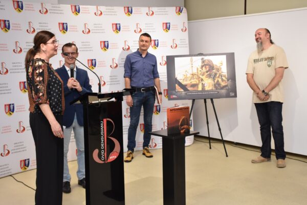 Cartea lui Ilie Pintea ”Afganistan. Chipuri ale războiului”, o lecție de jurnalism într-o galerie de artă