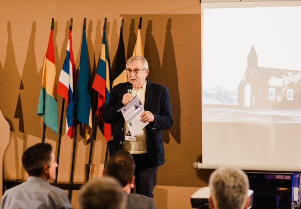 Lansare de carte, la Primăria Vulcan, a poetului Simion Felix Marțian