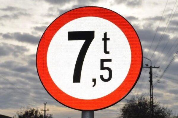 Restricții de tonaj pe două drumuri județene pentru autovehiculele de peste 7,5 tone