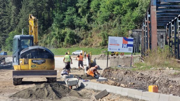 Lucrări avansate la podul de legătură cu centura orașului Petrila