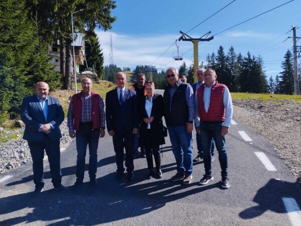 Drum bun pe muntele Parâng, cu asfalt până la cota 1700