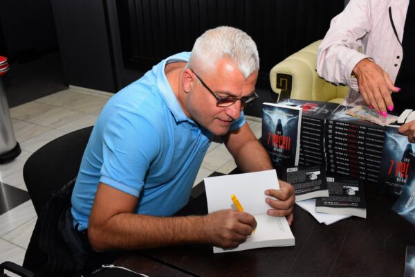 Hunedoreni iubitori de carte în dialog cu doctorul Argeșanu despre tainele Bibliei