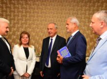 Întâlniri literare cu istoria și diplomația românească, prezentate de prof.dr. Adrian Năstase la Salonul Hunedorean al Cărții