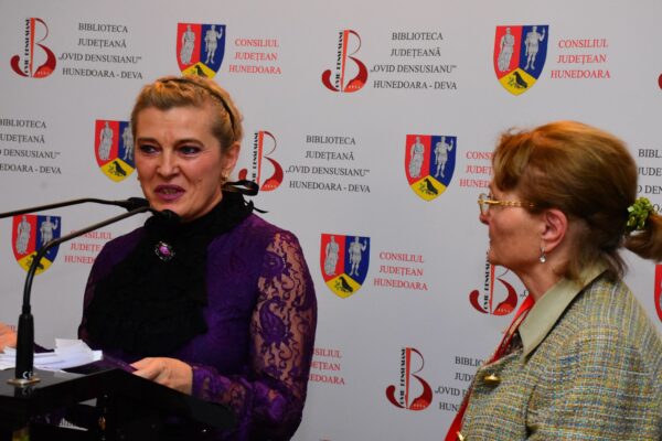 Poeta hunedoreană Adriana Vlad lansează volumul de versuri „Sufletul… poet etern…”