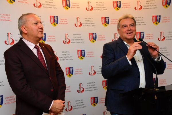 Restituiri istorice și literare despre farmecul Parisului și nu numai, cu Adrian Cioroianu, la Salonul Hunedorean al Cărții