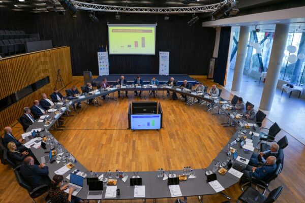 Noi oportunităţi pentru dezvoltarea Hunedoarei, în dezbatere la ședința Consiliului Director al ADR Vest