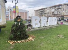 Decorațiuni de toamnă în centrul municipiului Brad