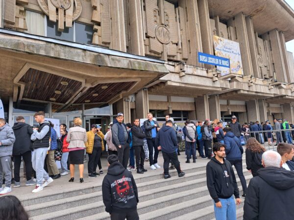 Participare record și rezultate pe măsură la ”Bursa Locurilor de Muncă pentru Tineri” de la Deva