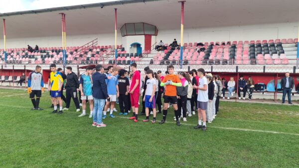 Școala Altfel, cu ”Sănătate prin mișcare” la stadionul Minerul din Lupeni