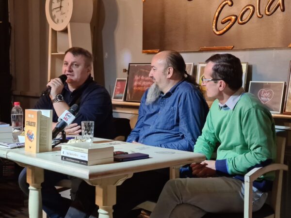 Întâlnire de poveste la Petroșani, cu scriitorul Viorel Ilișoi și cărțile Editurii GRI
