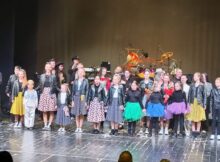 Emoționant spectacol ”Cu și despre… IUBIRE” al Ansamblului artistic ”Parângul” Petroșani