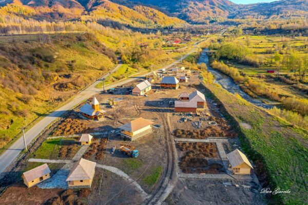 Un sat momârlănesc autentic a fost construit de la zero, în scop turistic, la Petrila
