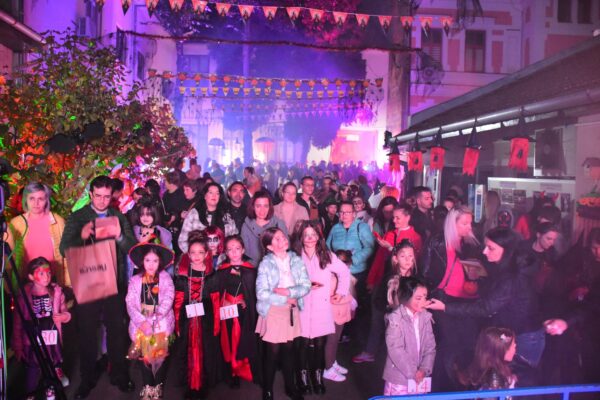 Mister, magie și suspans, la sărbătoarea de Halloween” în curtea Bibliotecii Județene din Deva