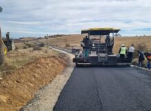 Se lucrează intens la reabilitarea drumului spre Poienița Voinii