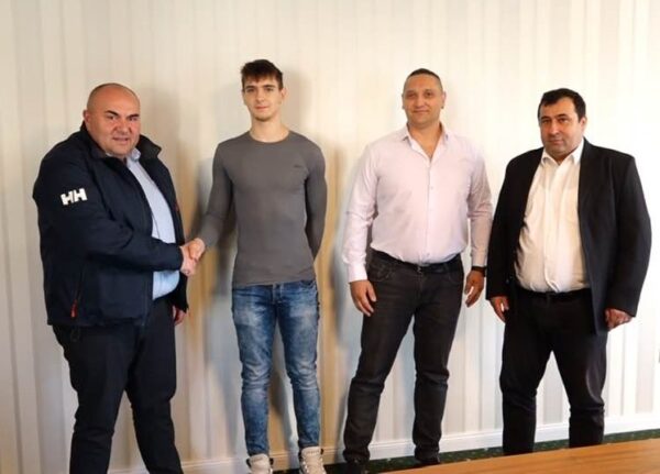 Sportivul petrilean Kevin Alecsa pleacă la Jocurile Olimpice pentru Tineret cu o sanie nou-nouță