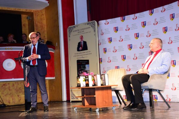 Un public numeros și entuziast, prezent la întâlnirea cu dr. Dumitru Constantin Dulcan și ”Puterea tămăduitoare a cuvântului”