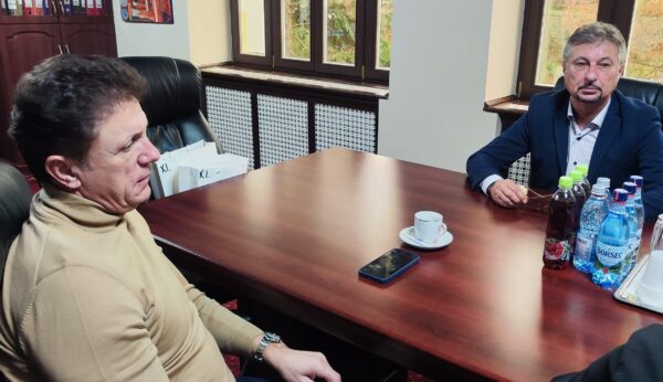 Gică Popescu investeşte într-un centru comercial la Hunedoara