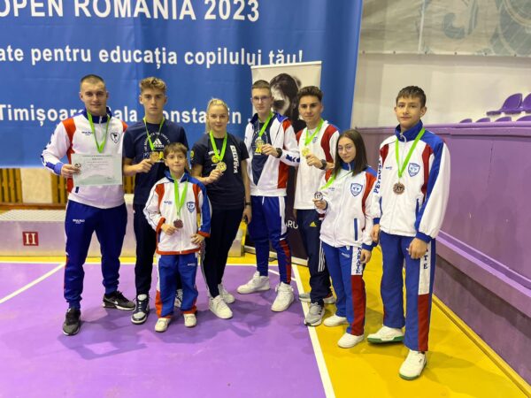 Sportivii de la ”Poli Karate” Petroșani încheie în top 5 anul competițional