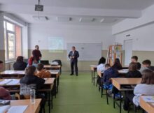 ”Cultul Eroilor” la ora de istorie de la Școala gimnazială nr. 3 Lupeni