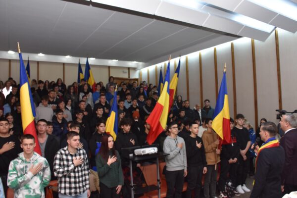 Sărbătoarea Zilei Naționale a României la Biblioteca județeană ”Ovid Densușianu”