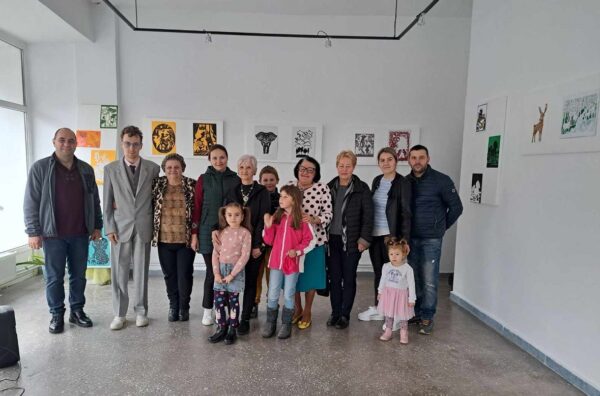 Expoziţie de kirigami a Zinei Albulescu, vernisată la Galeria de artă ”Iosif Tellmann” din Lupeni