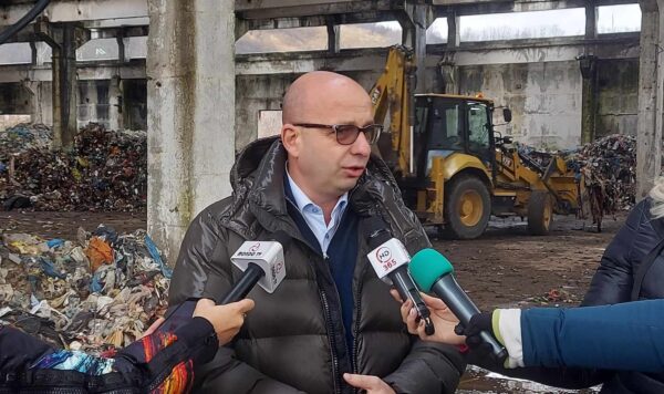 La Vulcan se acționează pentru evacuarea deșeurilor din Colonia de Jos