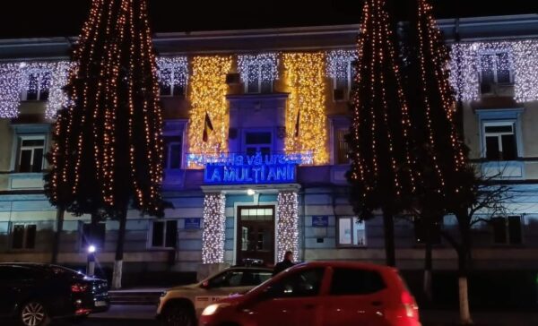 Astăzi se aprind luminile Crăciunului la Petroșani