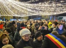 Sezonul sărbătorilor de iarnă e scăldat în lumini spectaculoase la Lupeni