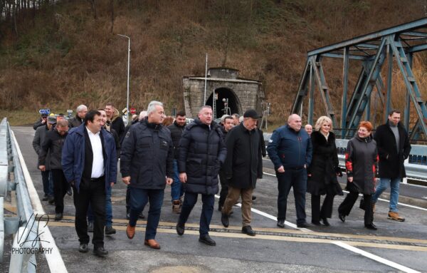 Noul pod peste Jiu de la Petrila a fost deschis circulației