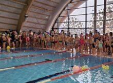 Competiție de înot cu premii și bună dispoziție la Bazinul didactic de înot de la Vulcan