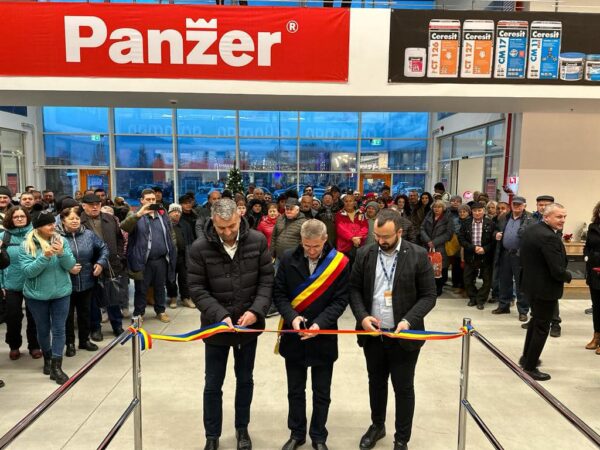 Magazinul Dedeman de la Petroșani și-a deschis porțile