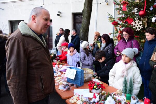 S-a deschis ”Atelierul lui Moș Crăciun” de la Biblioteca județeană din Deva